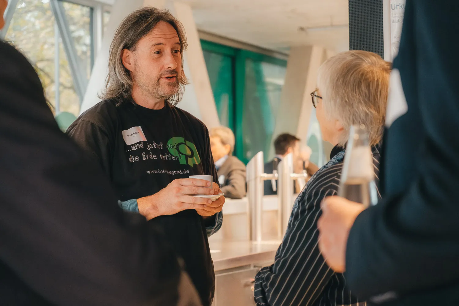 Besucher*innen im Gespräch